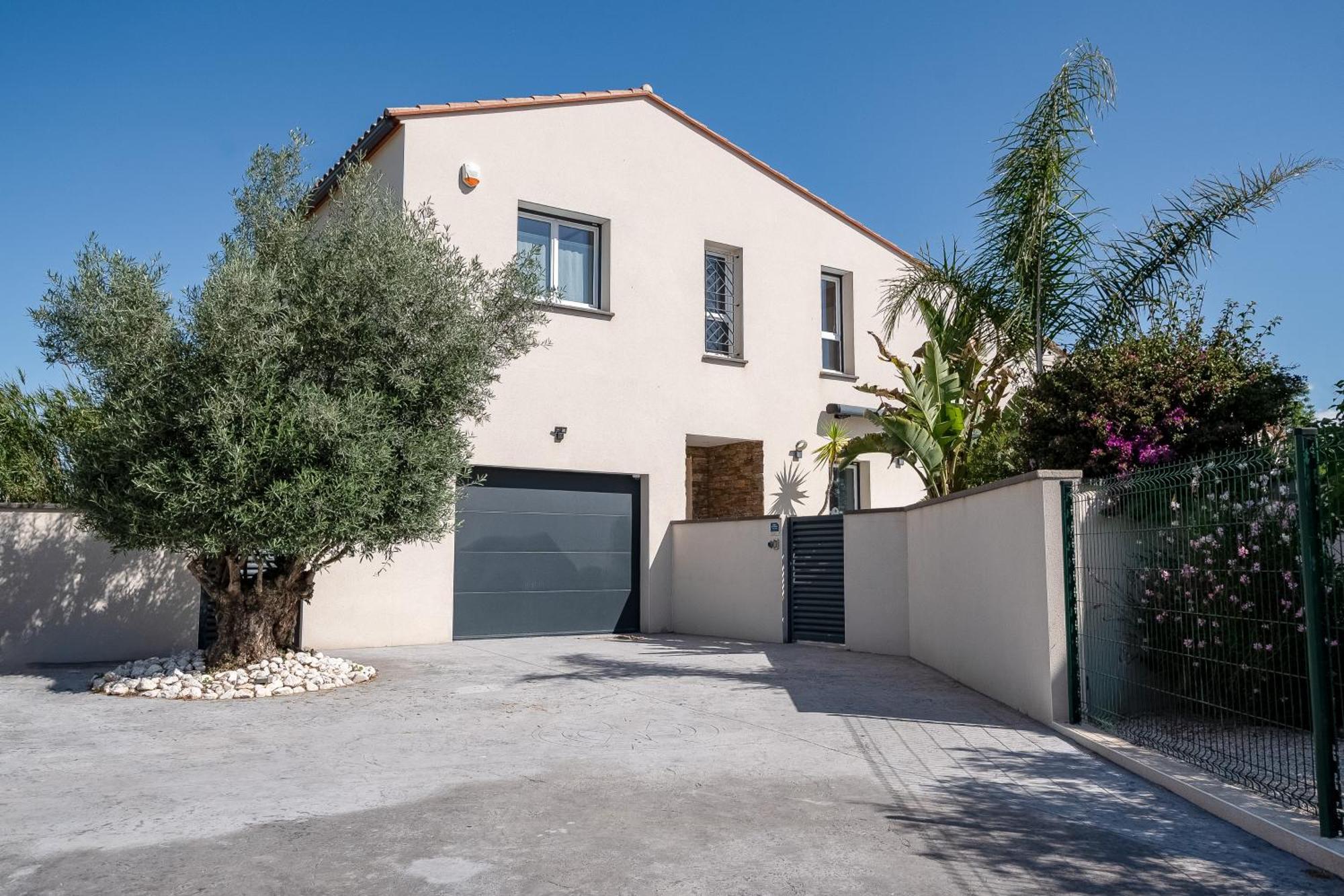 Les Villas Black&White Palau-del-Vidre Екстериор снимка